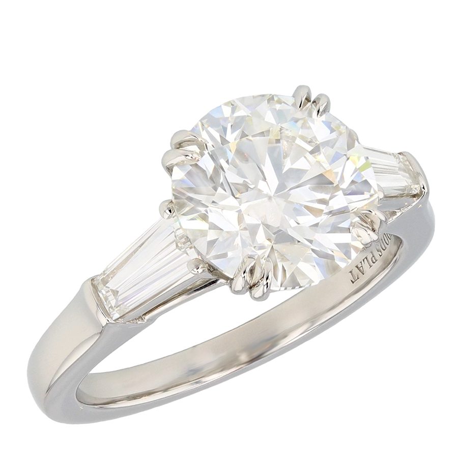 Round Diamond with Baguettes in Platinum Ring