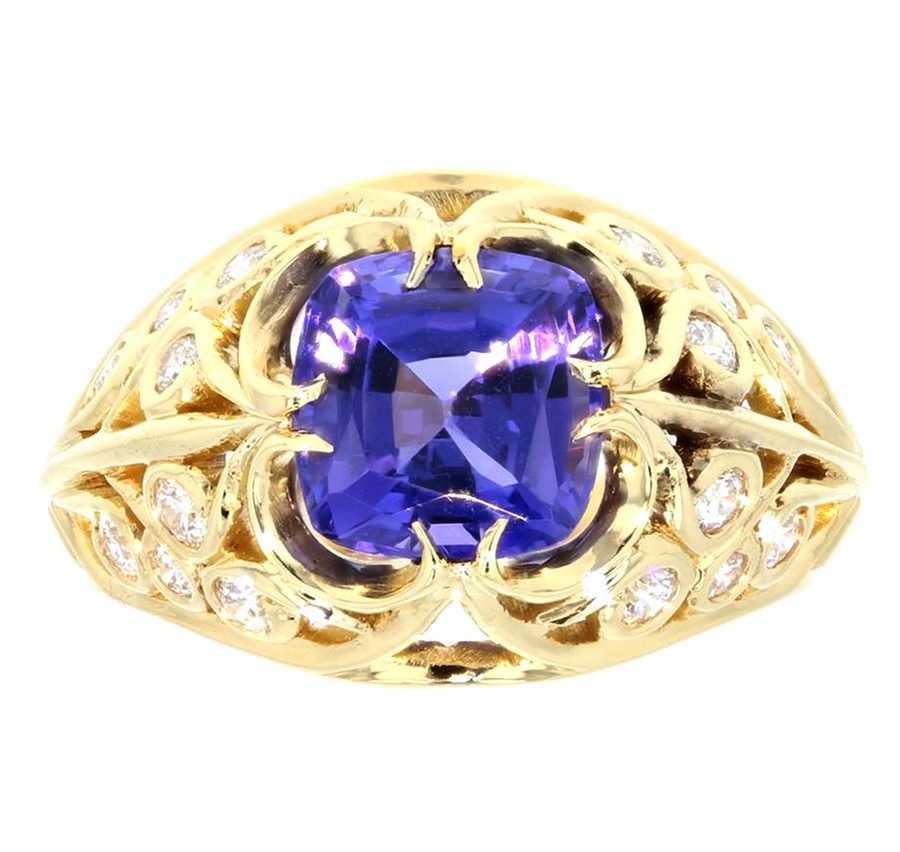 Cushion Tanzanite in Yellow Gold Filigree Ring