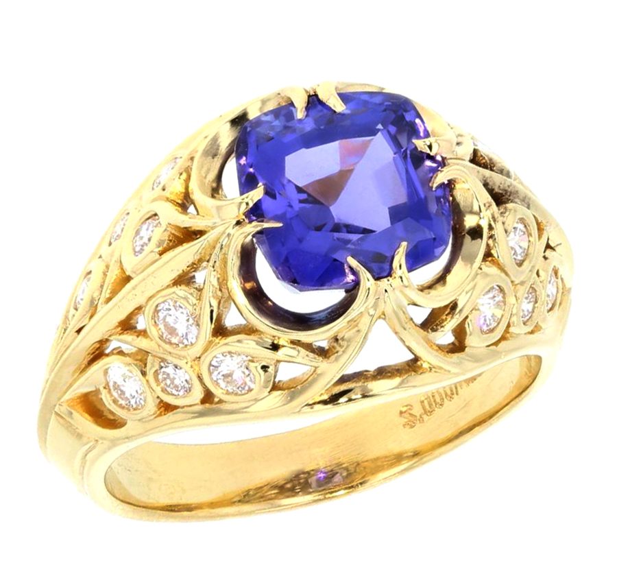Cushion Tanzanite in Yellow Gold Filigree Ring